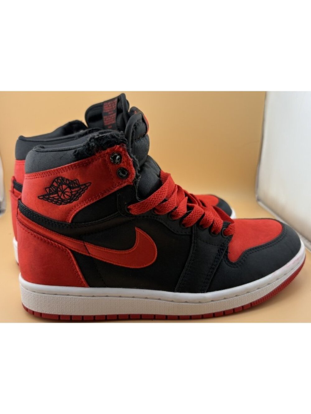 WMNS Jordan 1 Retro High OG Satin Bred